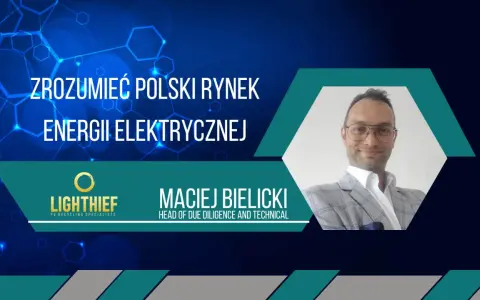 Maciej Bielicki omawia polski rynek energii elektrycznej. Logo Lightthief.
