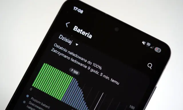 Wykres zużycia baterii w telefonie. Ostatnie ładowanie do 100% trwało 9 godzin. Wskazuje na dobre oszczędzanie baterii.
