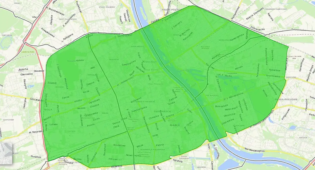 Mapa Warszawy z zaznaczoną zieloną strefą. Obejmuje ona centrum miasta, Stare Miasto, Śródmieście, Wolę i Pragę.